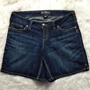 Like New! Silver Denim Suki Short Sz 14